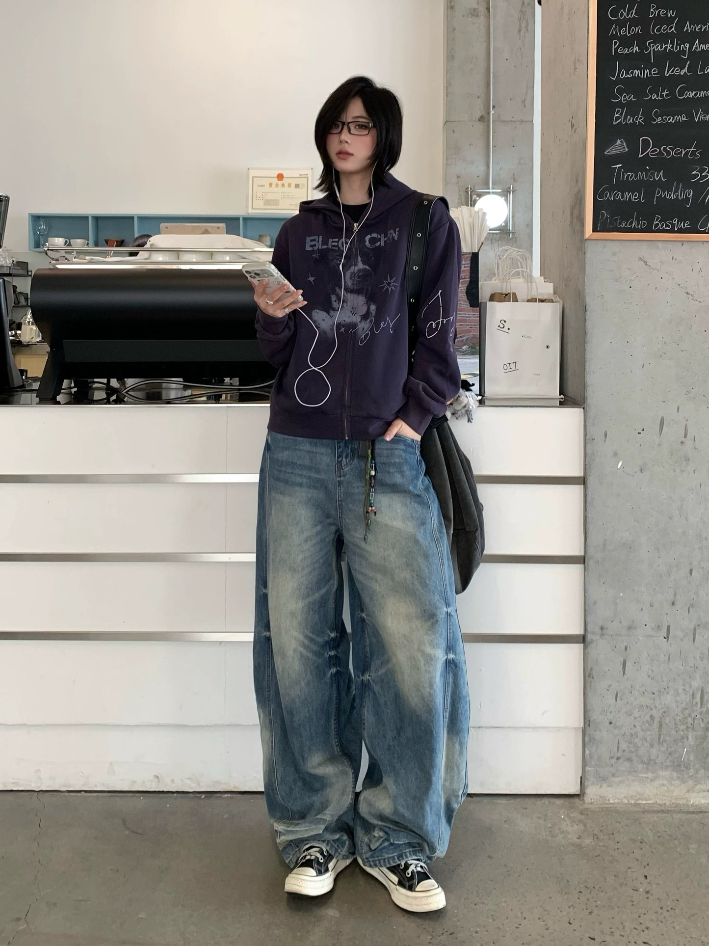 【Oneblue Shop】アニマルスクリプトジップフーディー / ANIMAL SCRIPT ZIP HOODIE 260987