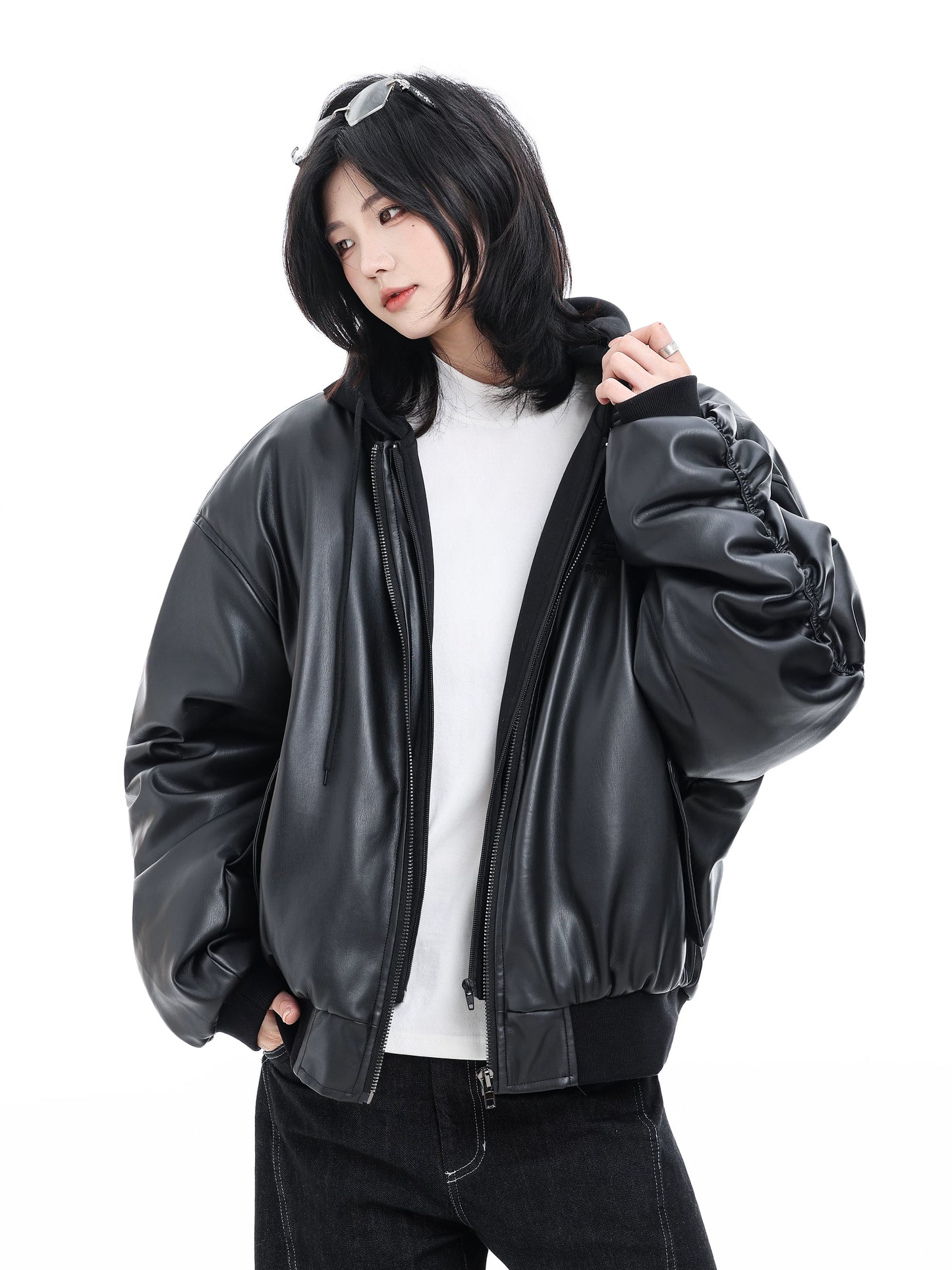 【Oneblue Shop】フェイクレザーフーデッドブルゾン / Faux Leather Hooded Blouson LS2601081